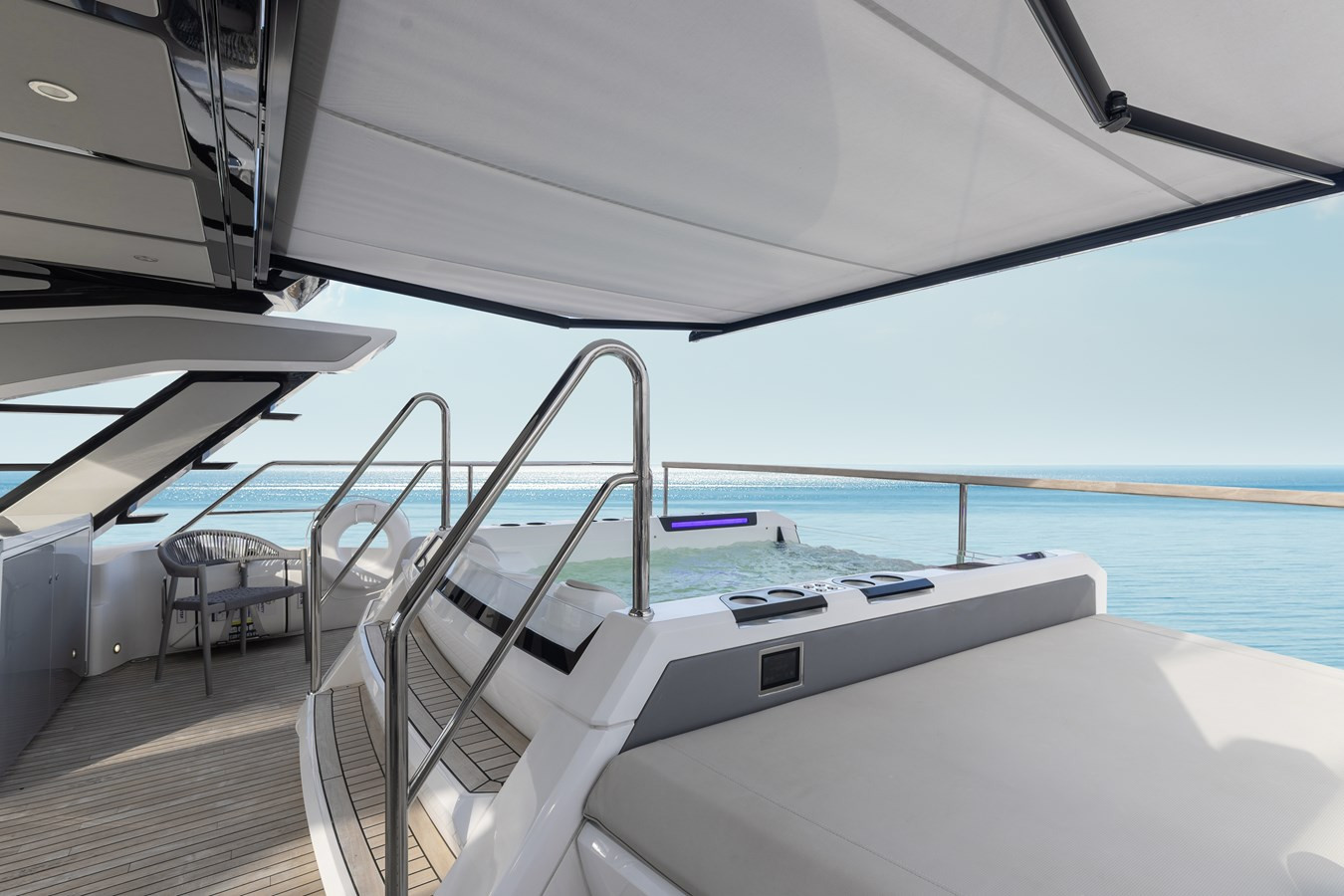 https://arconyachts.ams3.digitaloceanspaces.com/79830/conversions/large_4856664-optimize.jpg