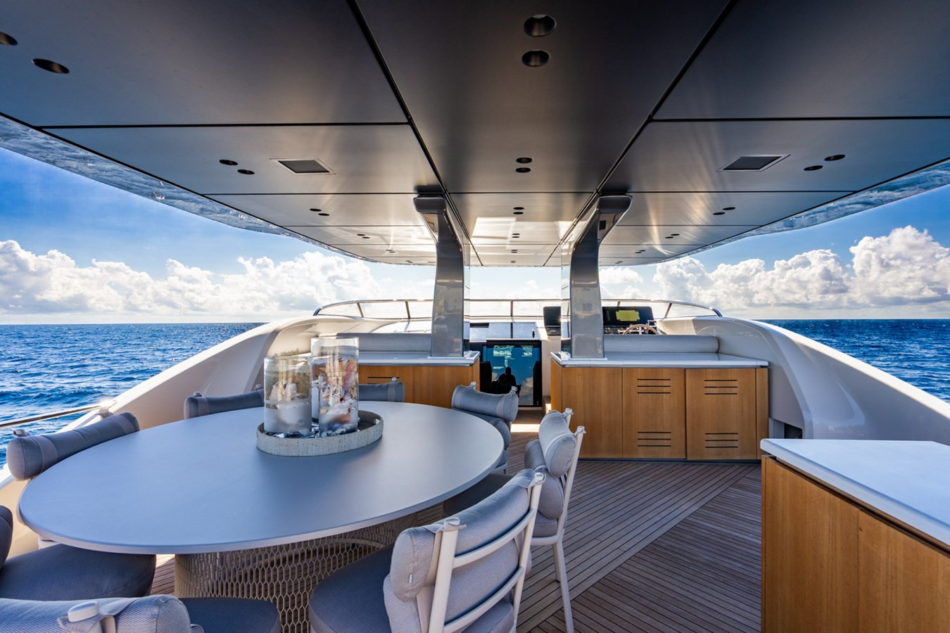 https://arconyachts.ams3.digitaloceanspaces.com/79843/conversions/large_4739858-optimize.jpg