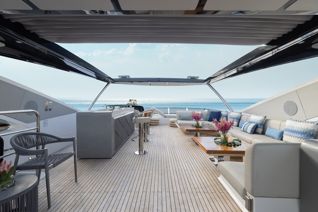 https://arconyachts.ams3.digitaloceanspaces.com/79845/conversions/large_4856675-optimize.jpg