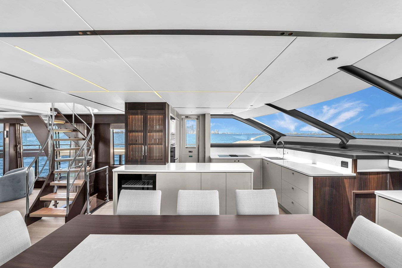 https://arconyachts.ams3.digitaloceanspaces.com/79873/conversions/large_4819257-optimize.jpg