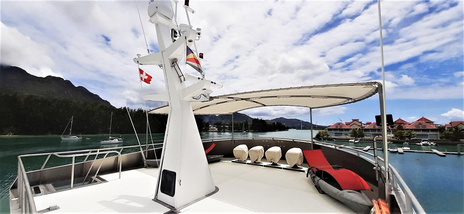 https://arconyachts.ams3.digitaloceanspaces.com/79877/conversions/large_3671509-optimize.jpg