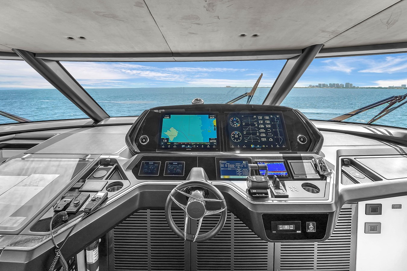 https://arconyachts.ams3.digitaloceanspaces.com/79913/conversions/large_4819272-optimize.jpg
