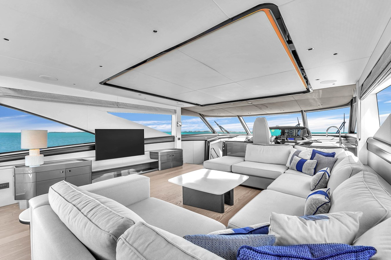 https://arconyachts.ams3.digitaloceanspaces.com/79917/conversions/large_4819274-optimize.jpg