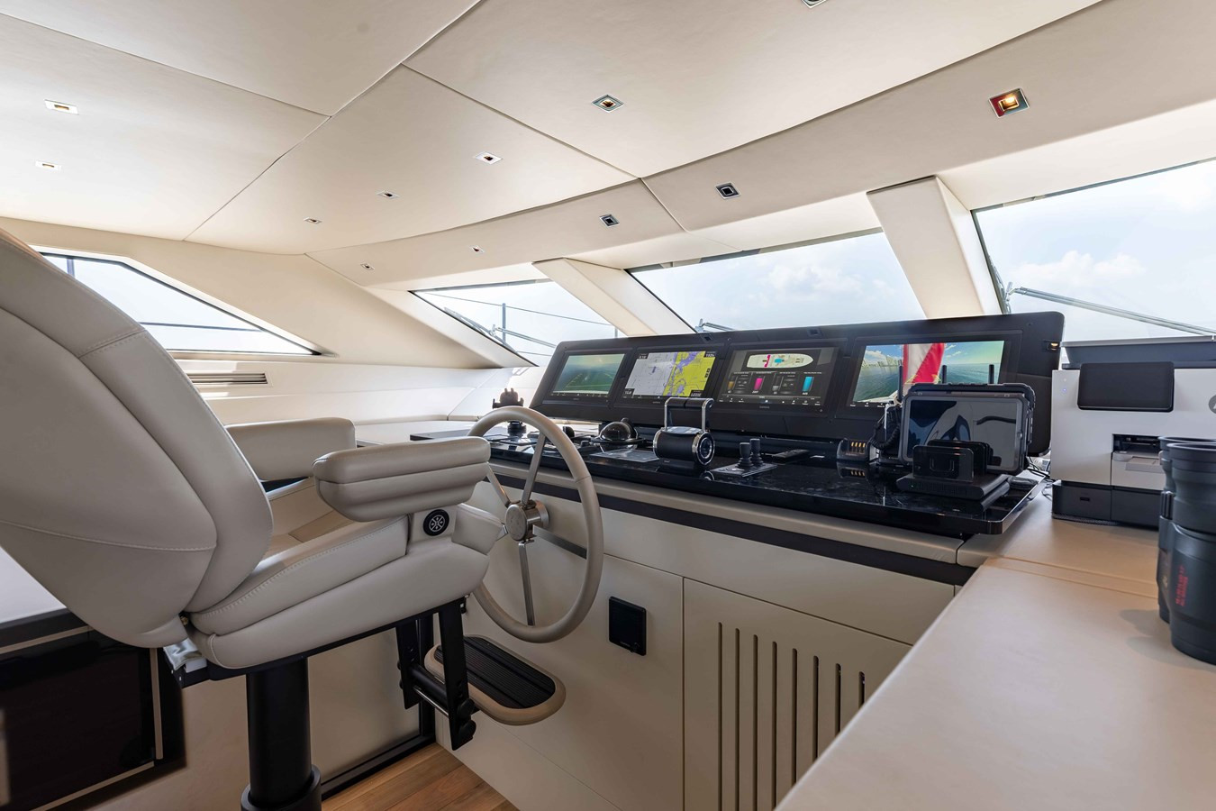 https://arconyachts.ams3.digitaloceanspaces.com/79921/conversions/large_4759588-optimize.jpg