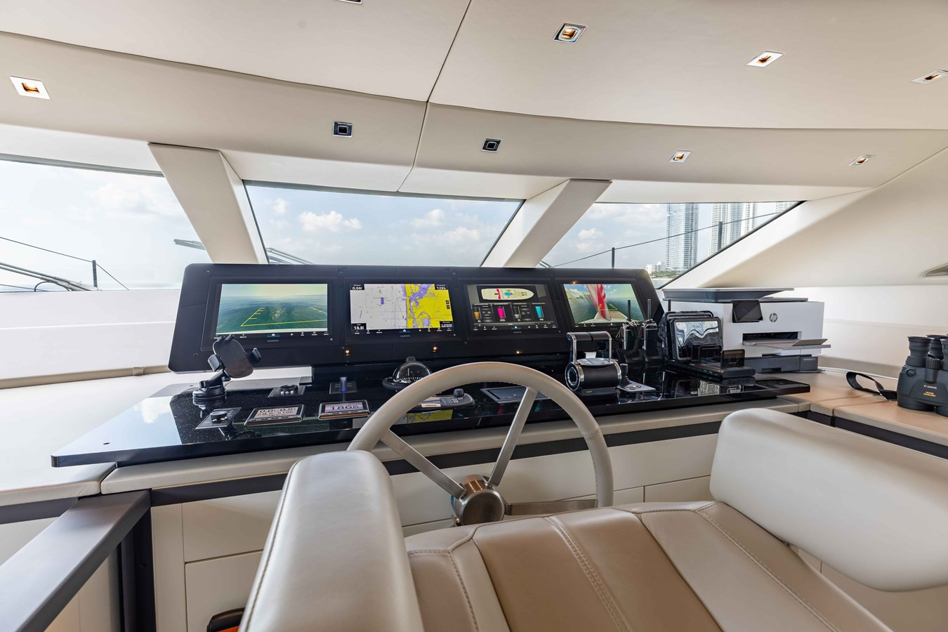 https://arconyachts.ams3.digitaloceanspaces.com/79927/conversions/large_4759589-optimize.jpg