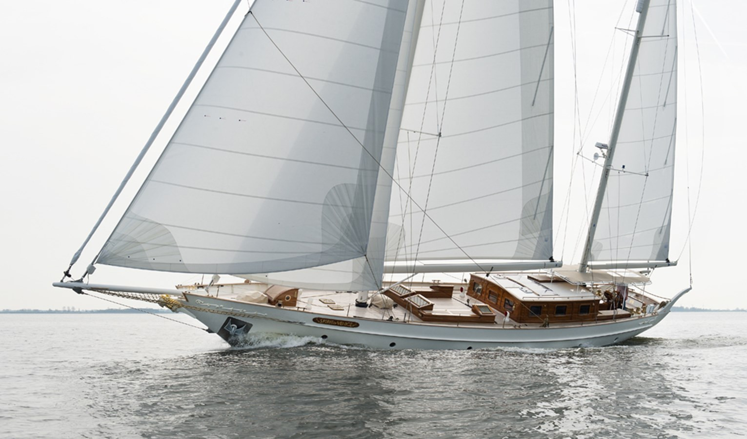 https://arconyachts.ams3.digitaloceanspaces.com/79960/conversions/large_3531136-optimize.jpg