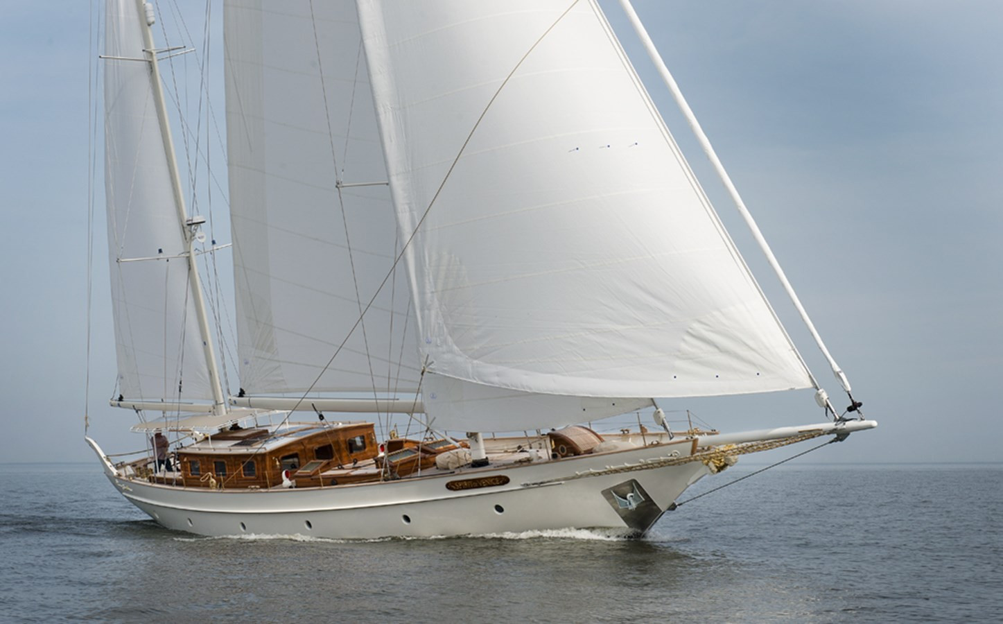 https://arconyachts.ams3.digitaloceanspaces.com/79972/conversions/large_3531140-optimize.jpg