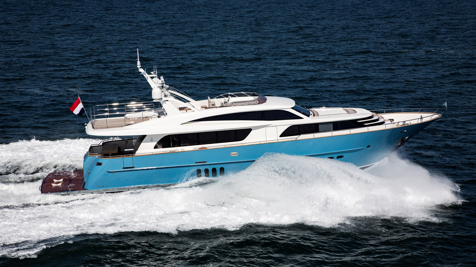 https://arconyachts.ams3.digitaloceanspaces.com/80037/conversions/large_4842889-optimize.jpg