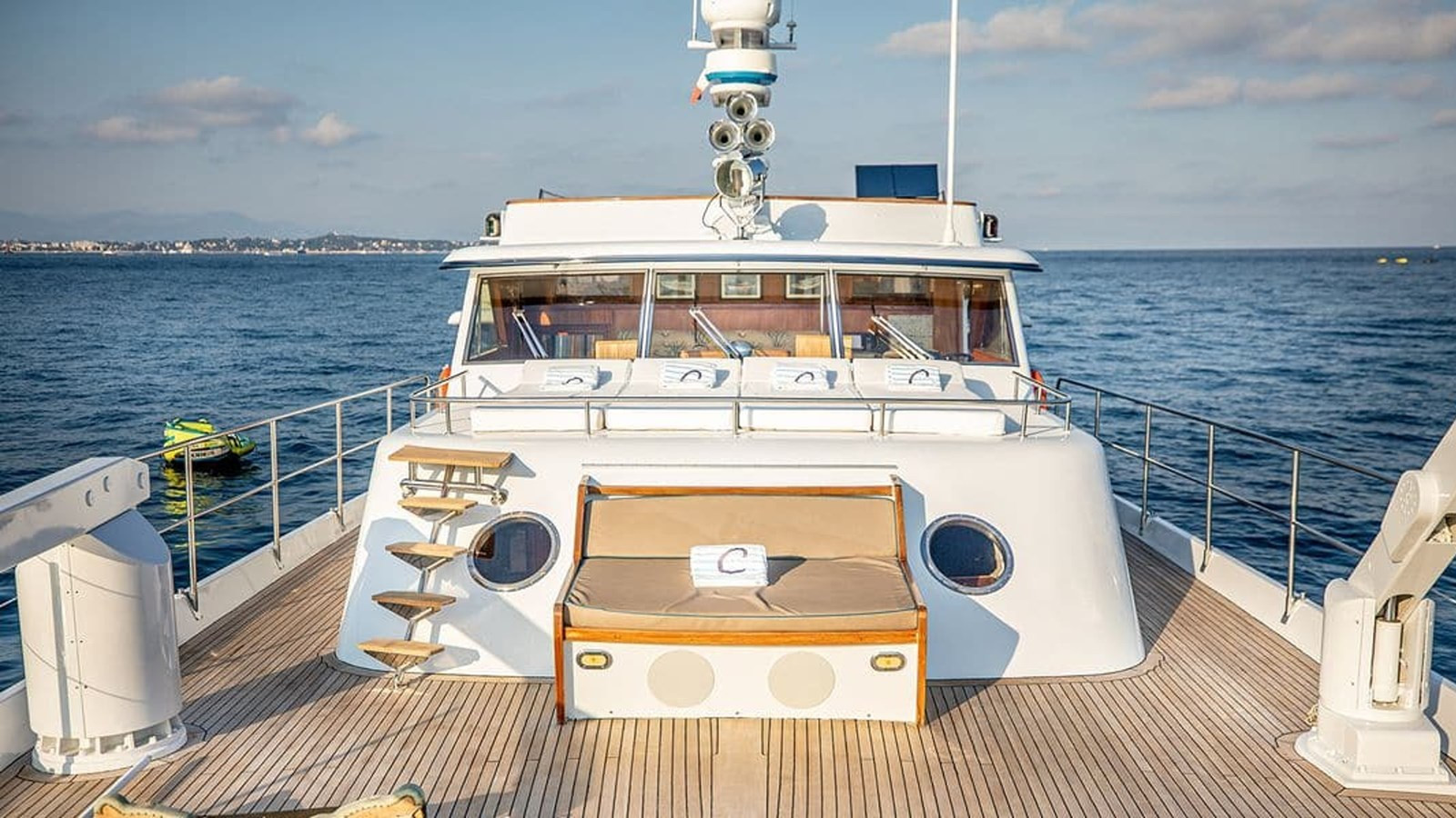 https://arconyachts.ams3.digitaloceanspaces.com/80068/conversions/large_4187493-optimize.jpg