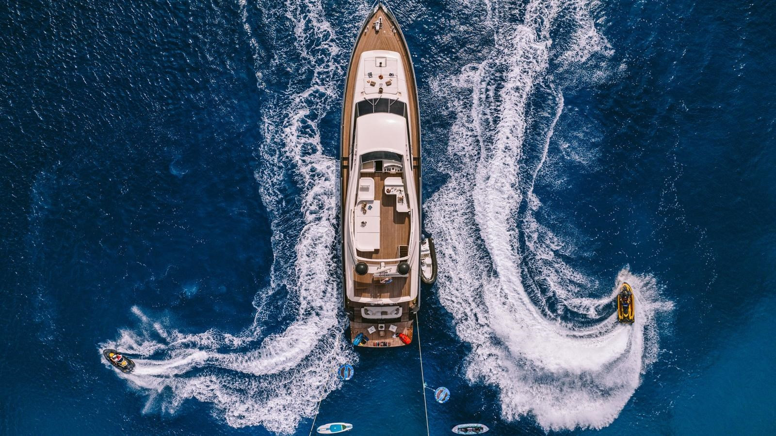 https://arconyachts.ams3.digitaloceanspaces.com/80175/conversions/large_4709376-optimize.jpg