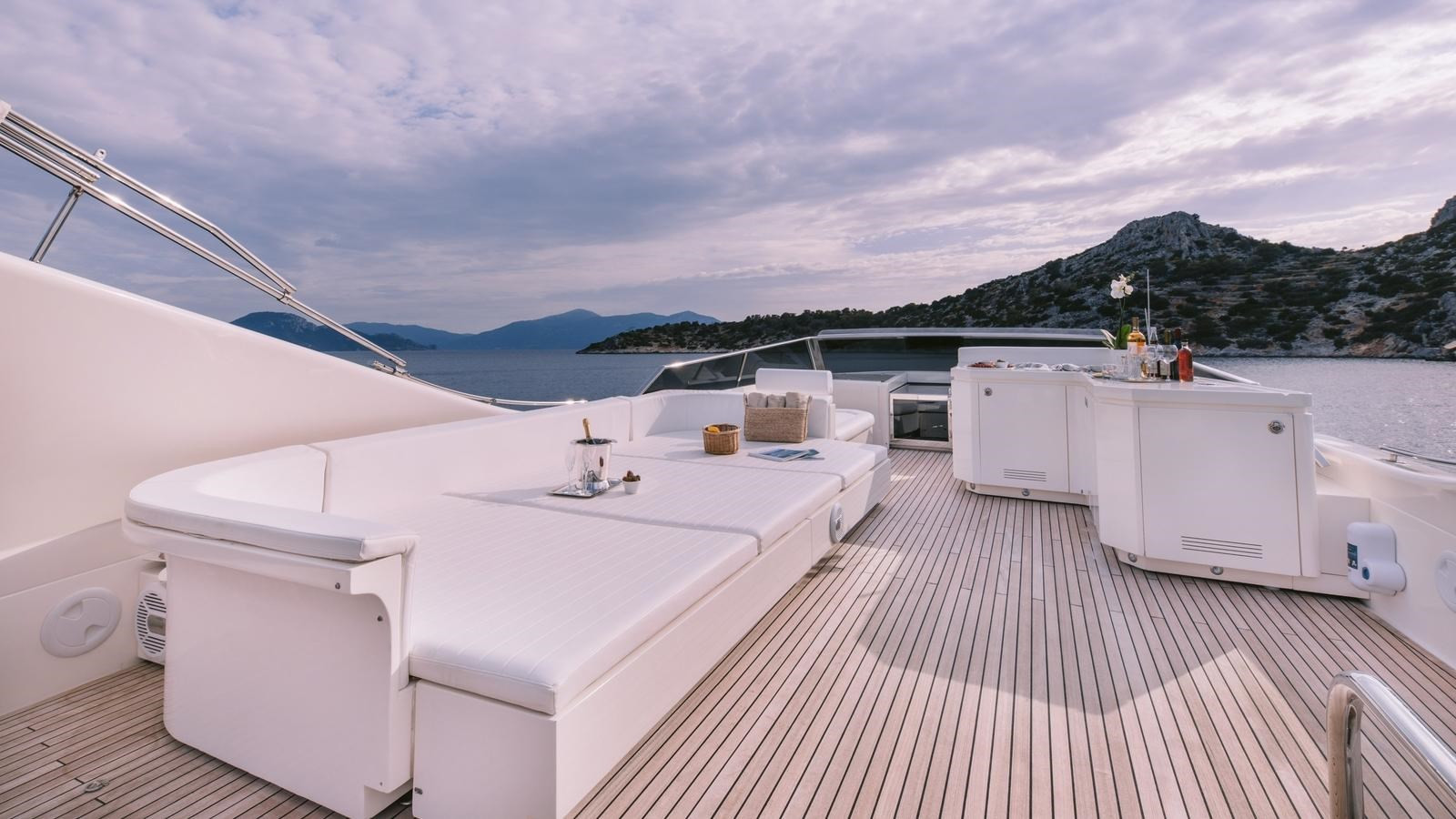 https://arconyachts.ams3.digitaloceanspaces.com/80184/conversions/large_4709396-optimize.jpg