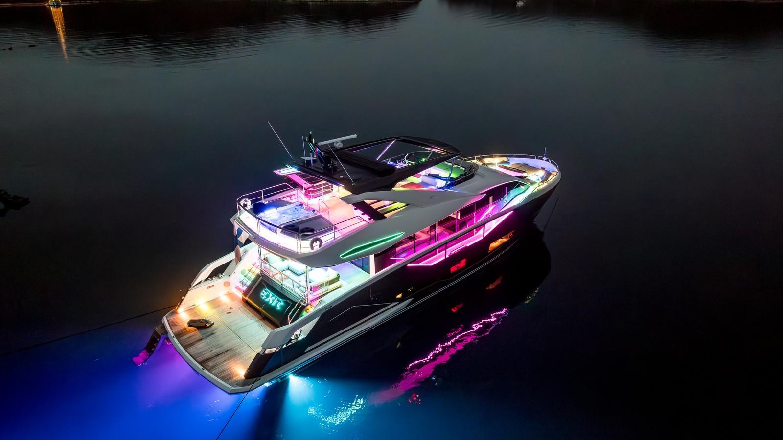 https://arconyachts.ams3.digitaloceanspaces.com/80192/conversions/large_4739235-optimize.jpg