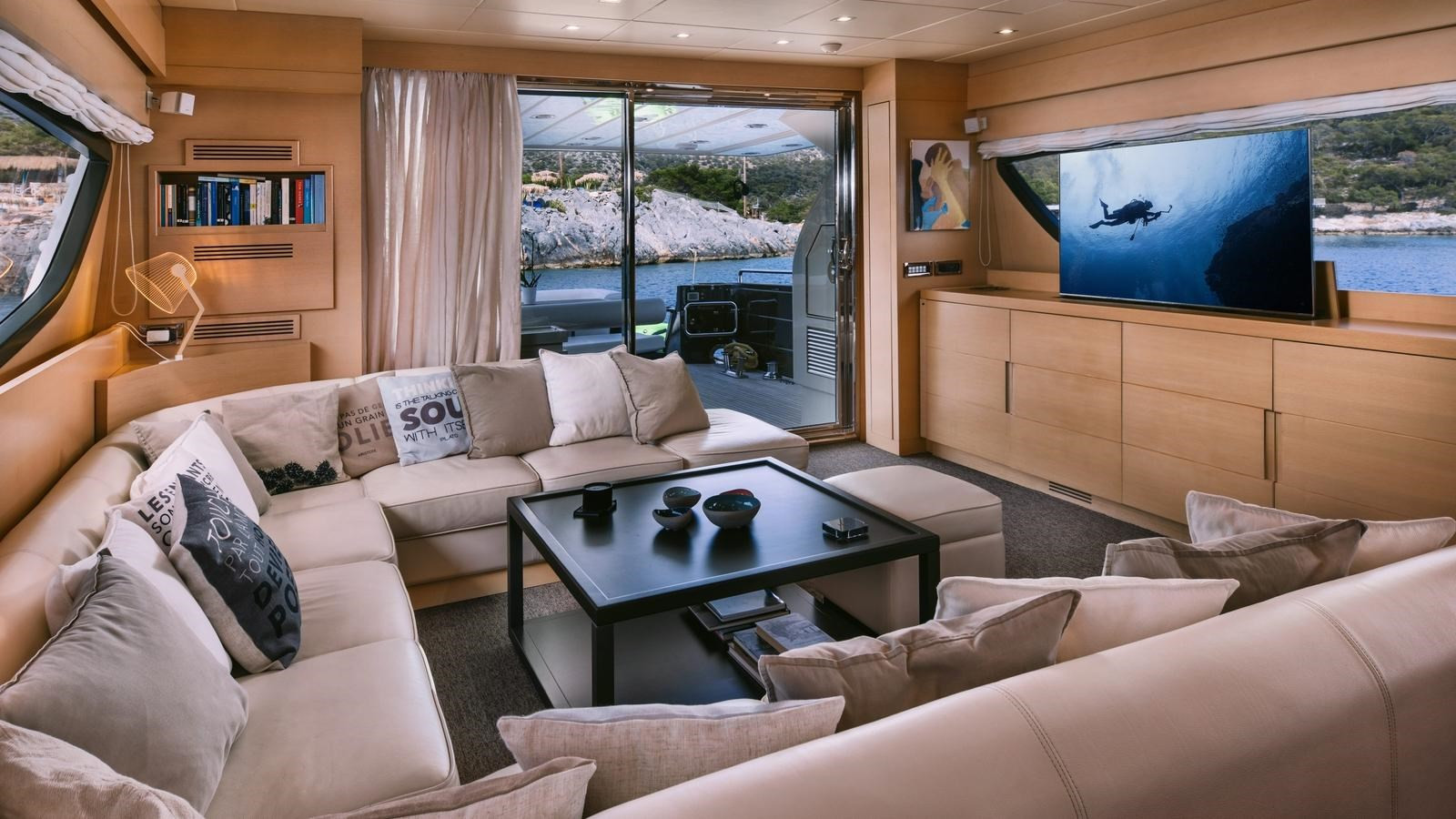 https://arconyachts.ams3.digitaloceanspaces.com/80201/conversions/large_4709394-optimize.jpg