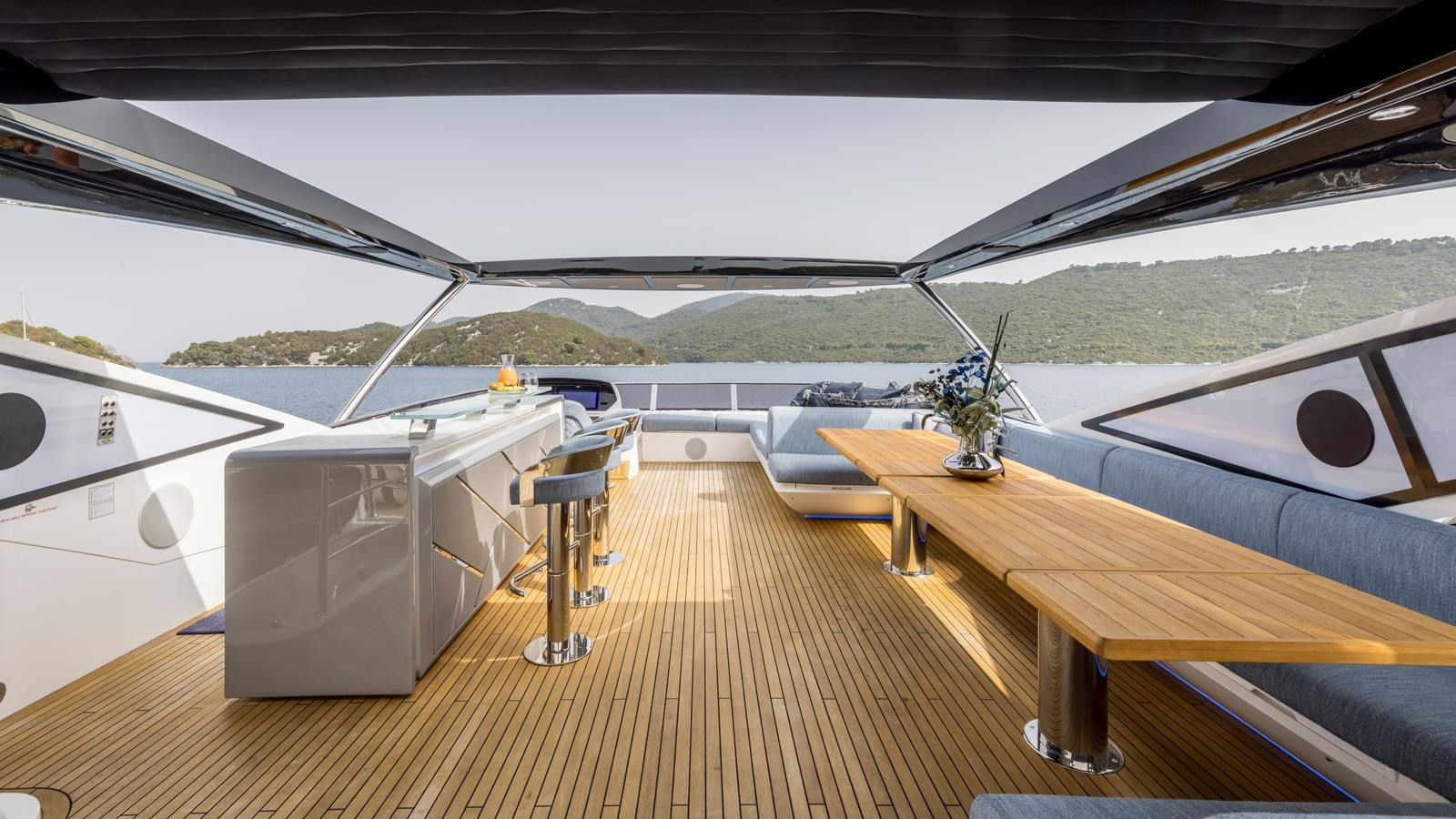 https://arconyachts.ams3.digitaloceanspaces.com/80212/conversions/large_4556963-optimize.jpg
