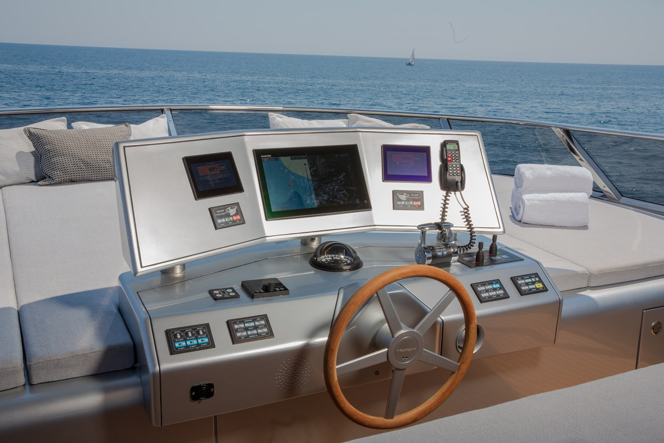 https://arconyachts.ams3.digitaloceanspaces.com/80250/conversions/large_3775259-optimize.jpg