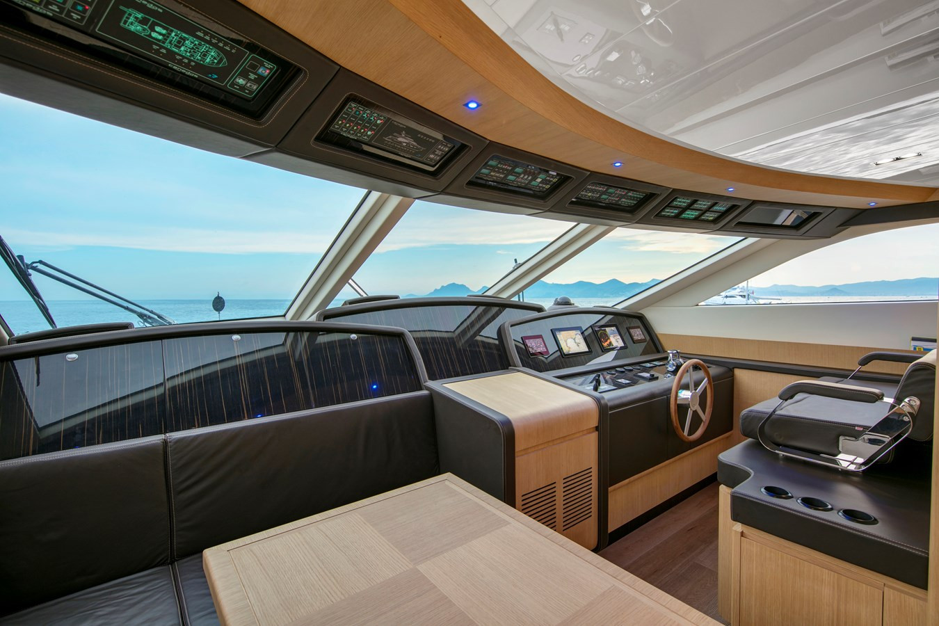 https://arconyachts.ams3.digitaloceanspaces.com/80265/conversions/large_3775264-optimize.jpg