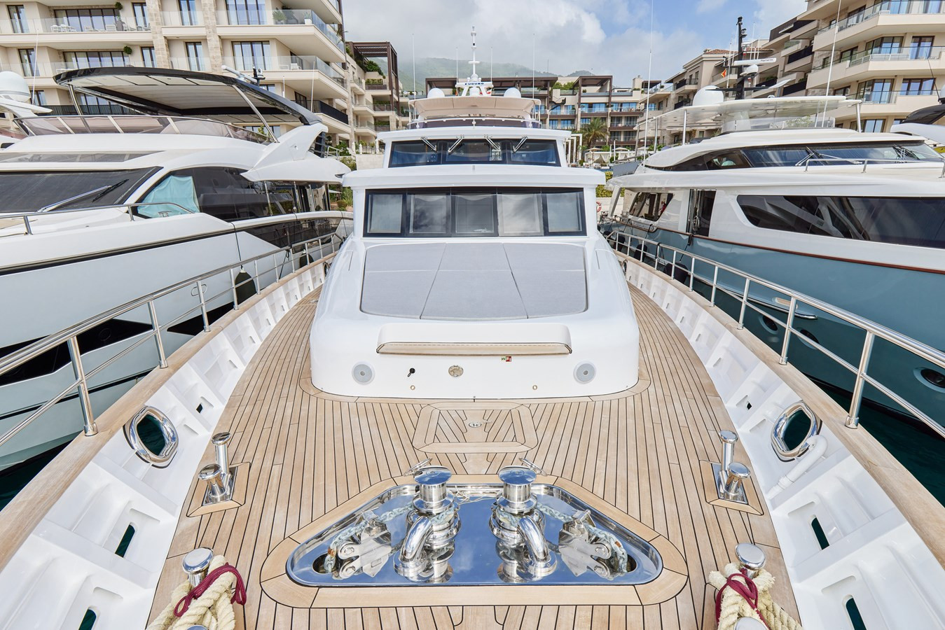 https://arconyachts.ams3.digitaloceanspaces.com/80307/conversions/large_4226031-optimize.jpg