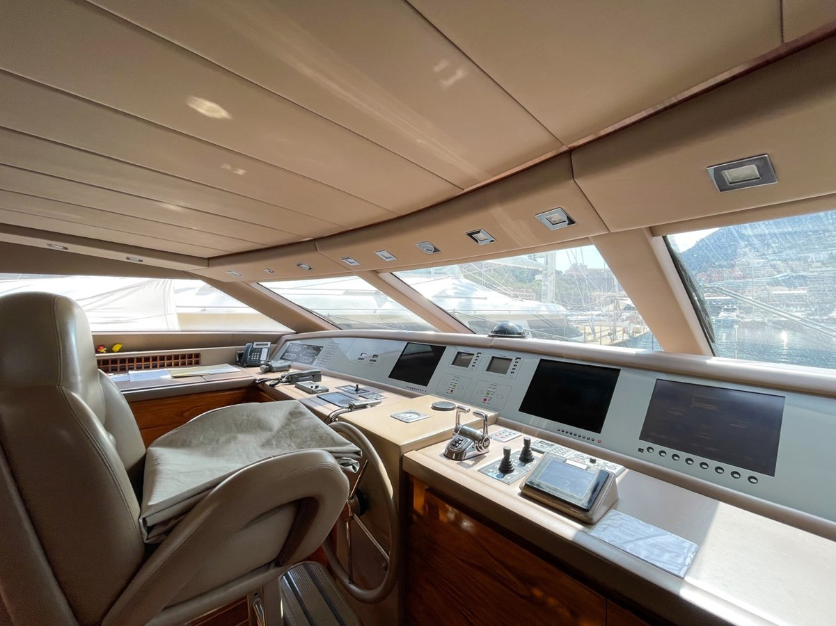 https://arconyachts.ams3.digitaloceanspaces.com/80309/conversions/large_3522338-optimize.jpg