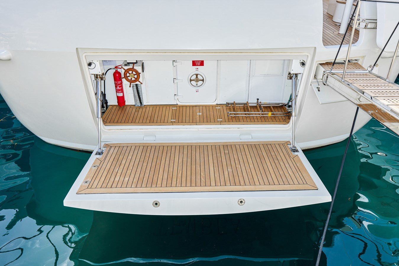 https://arconyachts.ams3.digitaloceanspaces.com/80329/conversions/large_4226038-optimize.jpg