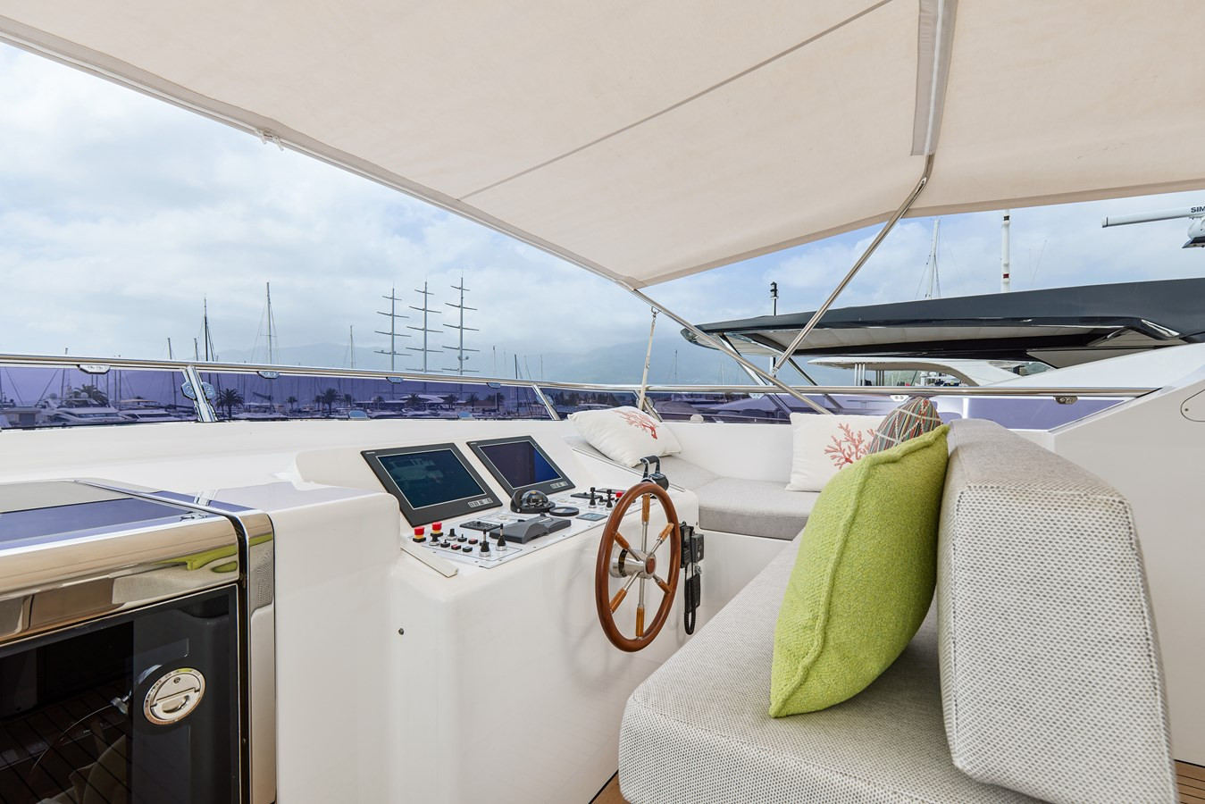 https://arconyachts.ams3.digitaloceanspaces.com/80344/conversions/large_4226043-optimize.jpg