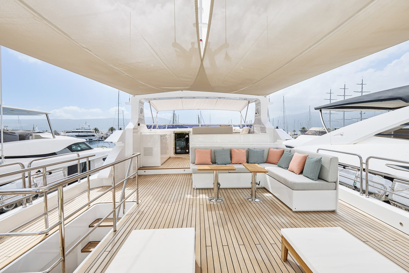 https://arconyachts.ams3.digitaloceanspaces.com/80355/conversions/large_4226047-optimize.jpg