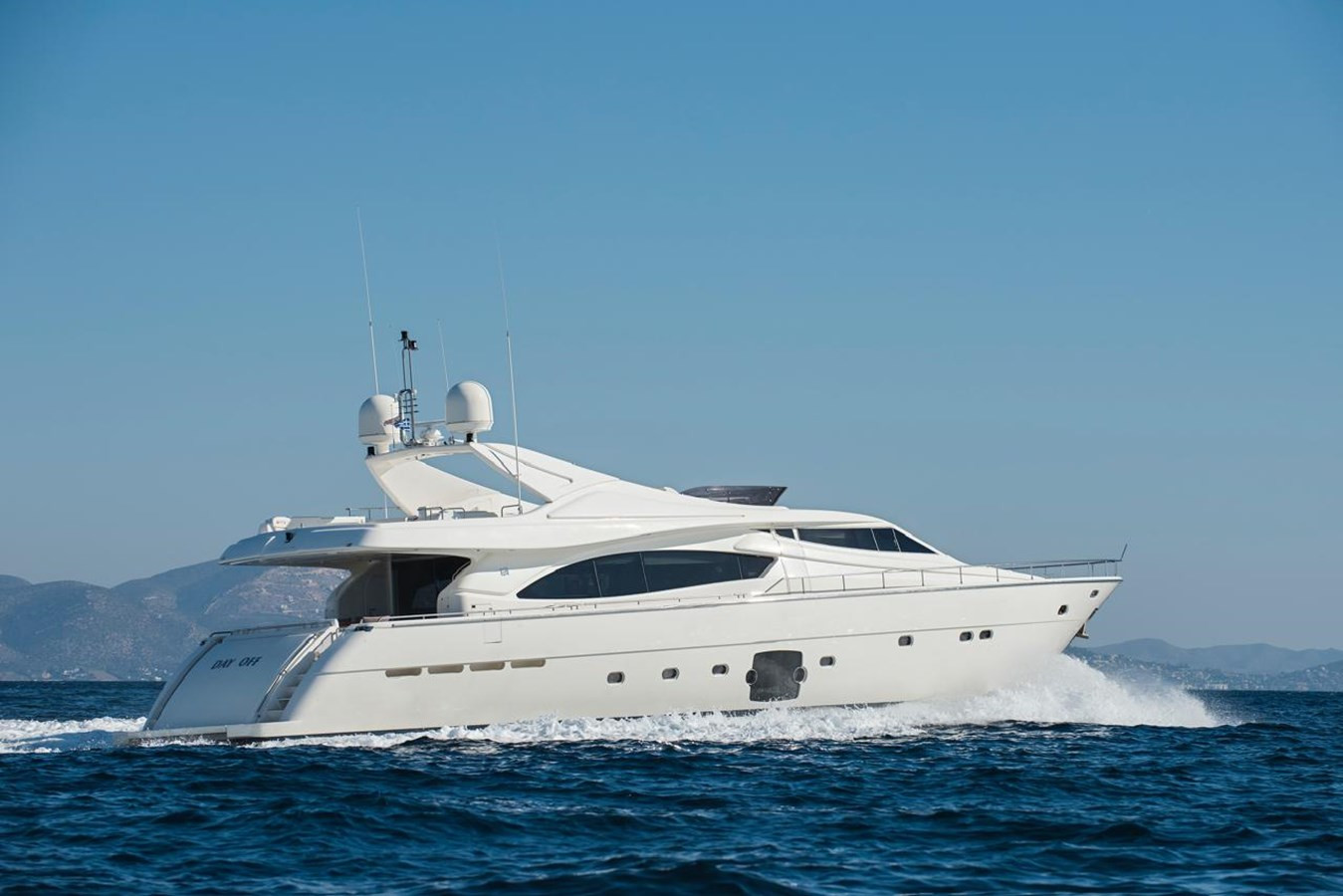 https://arconyachts.ams3.digitaloceanspaces.com/80396/conversions/large_4487062-optimize.jpg