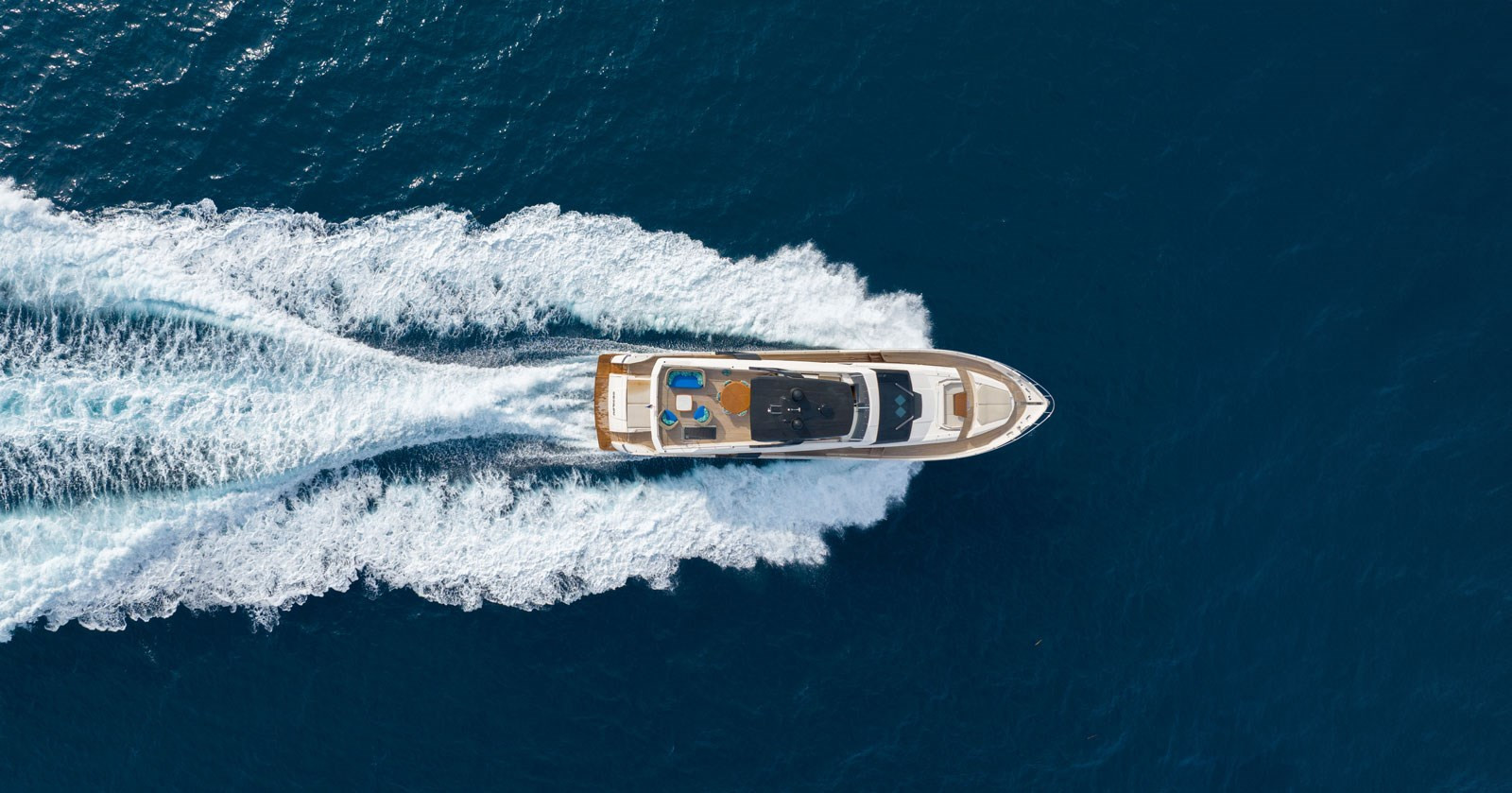 https://arconyachts.ams3.digitaloceanspaces.com/80397/conversions/large_4405542-optimize.jpg