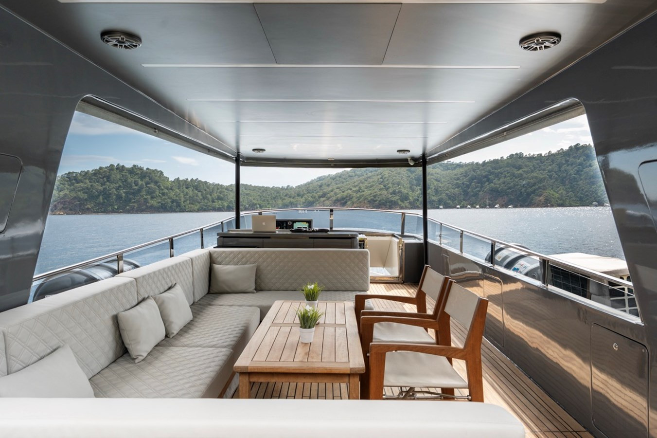 https://arconyachts.ams3.digitaloceanspaces.com/80538/conversions/large_4672325-optimize.jpg