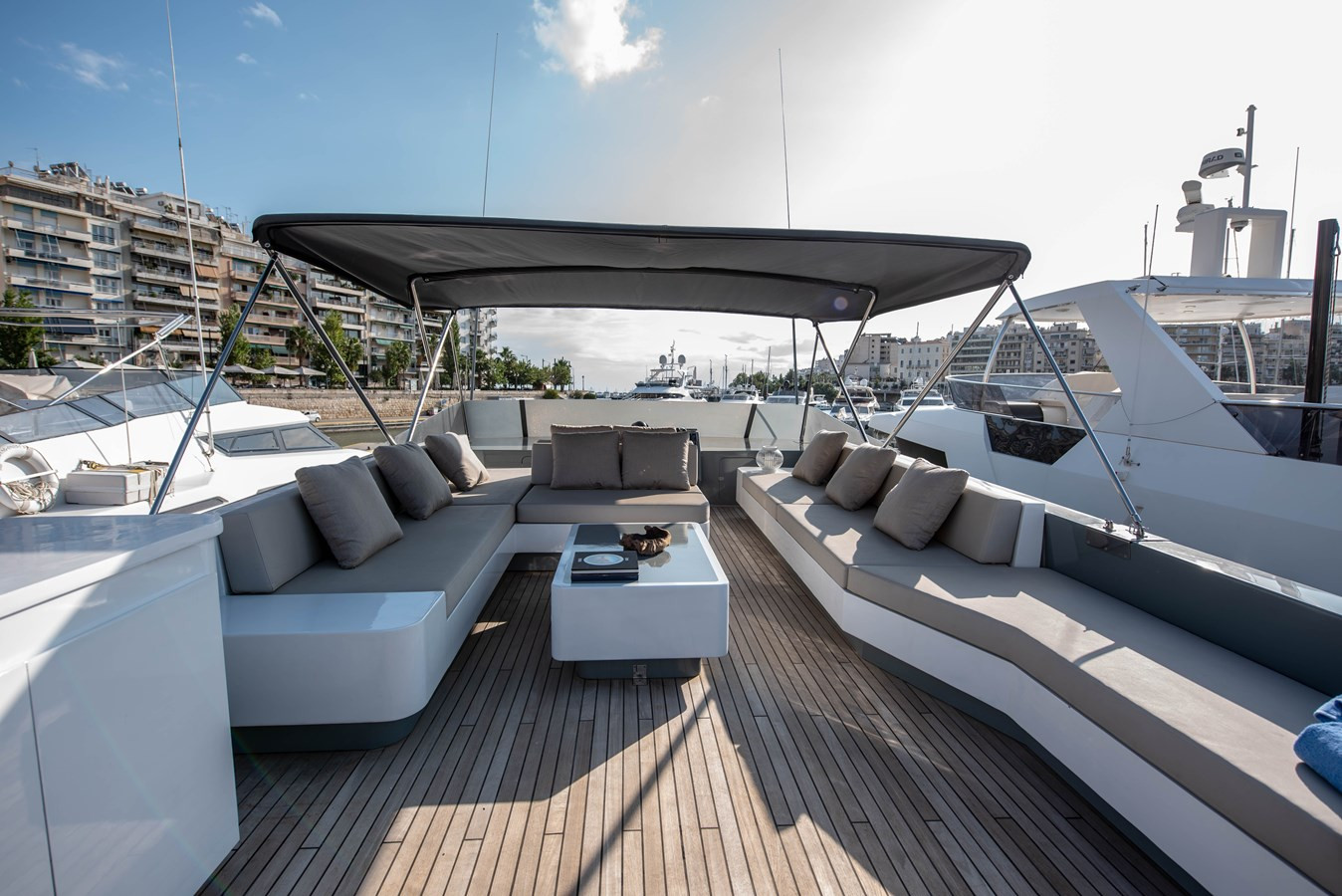 https://arconyachts.ams3.digitaloceanspaces.com/80598/conversions/large_4820329-optimize.jpg