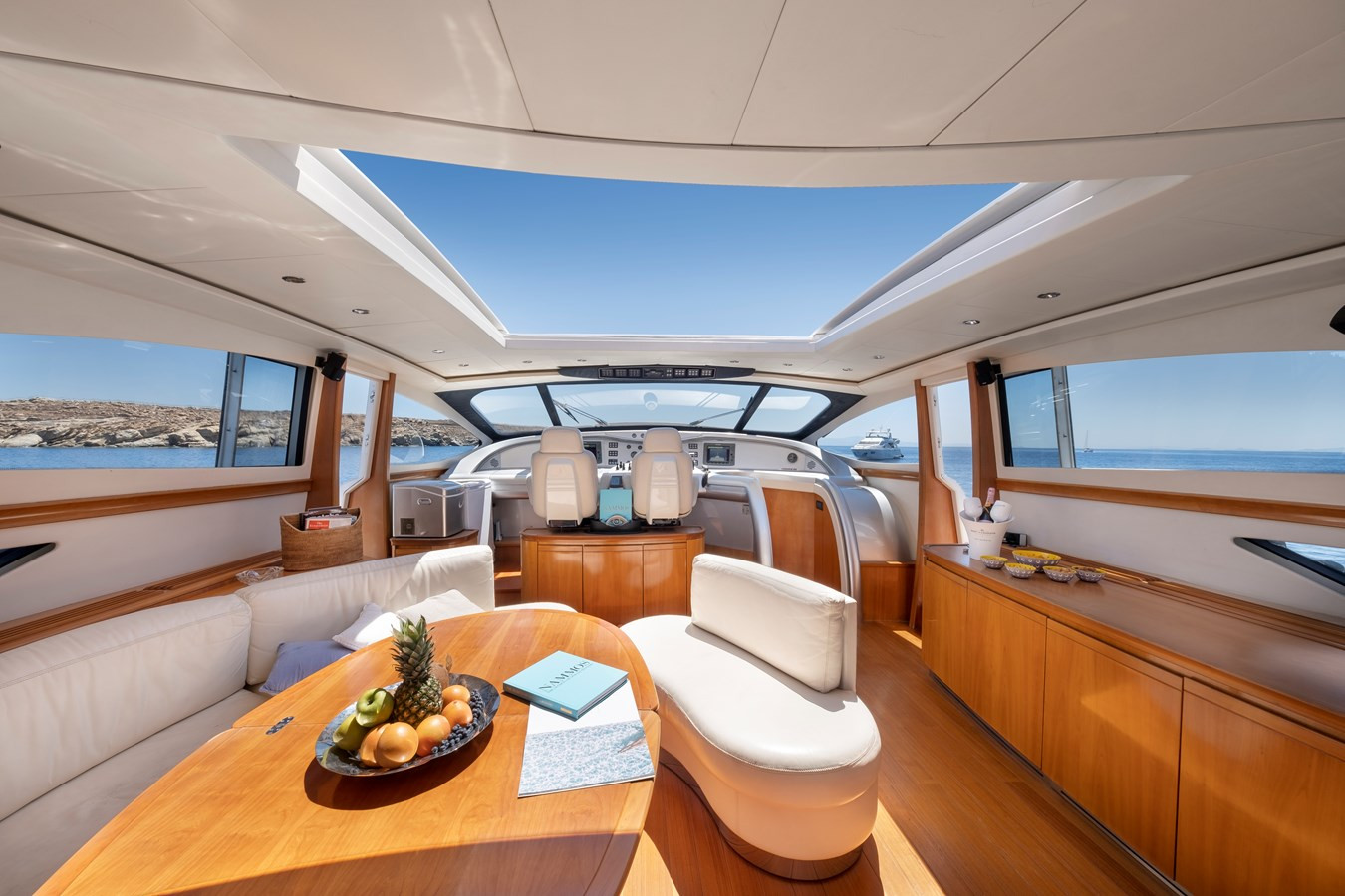 https://arconyachts.ams3.digitaloceanspaces.com/80611/conversions/large_4293337-optimize.jpg