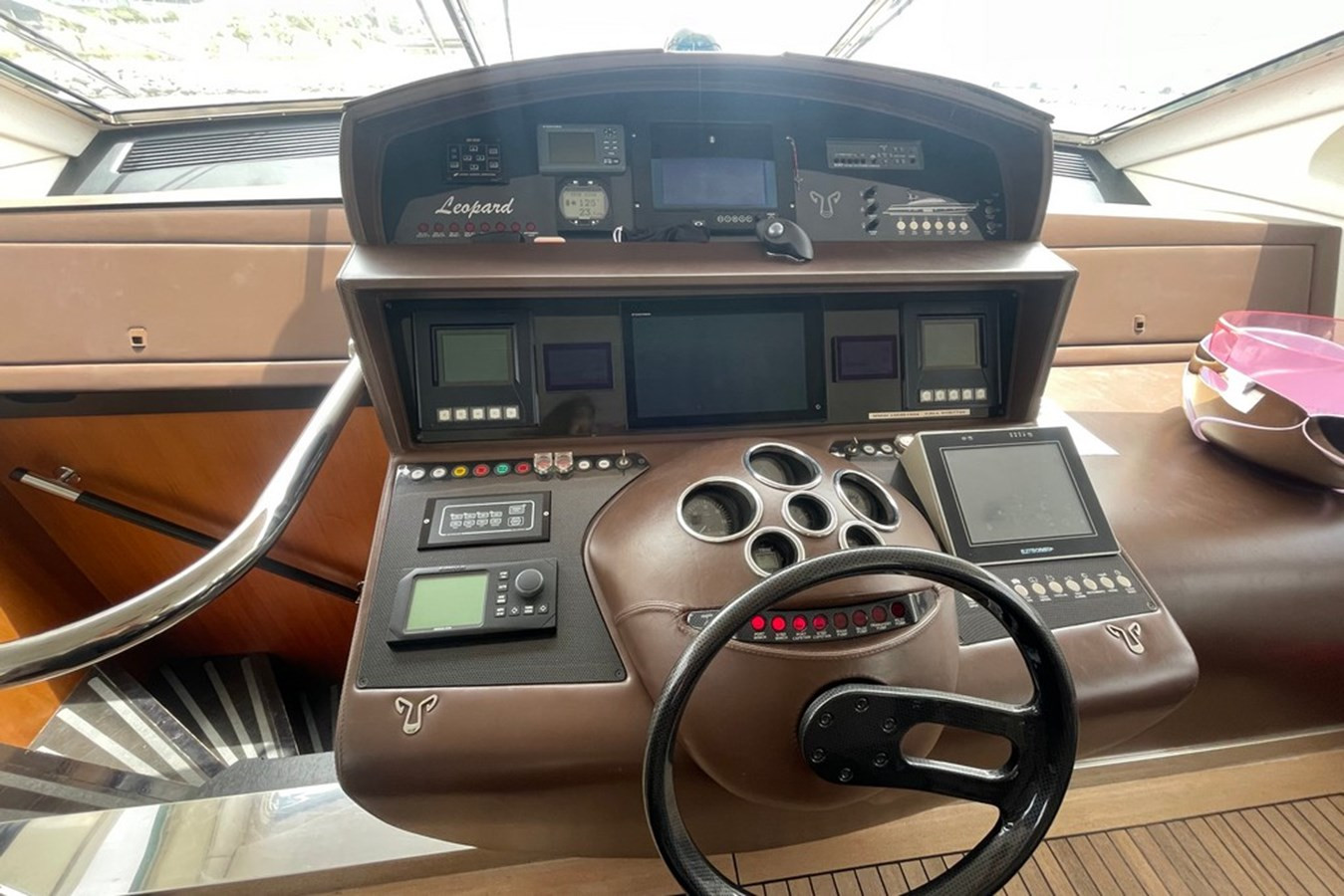 https://arconyachts.ams3.digitaloceanspaces.com/80680/conversions/large_4401688-optimize.jpg