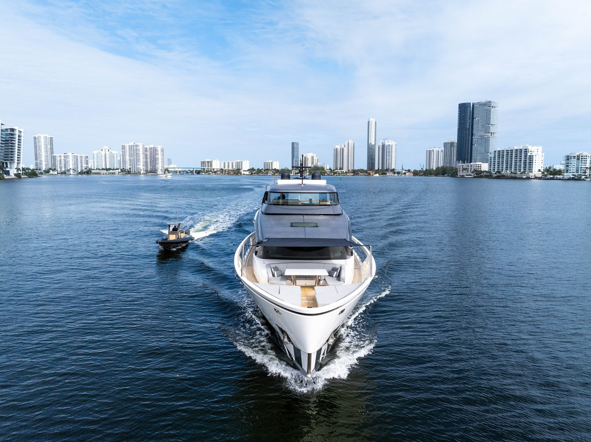 https://arconyachts.ams3.digitaloceanspaces.com/80708/conversions/large_4823051-optimize.jpg