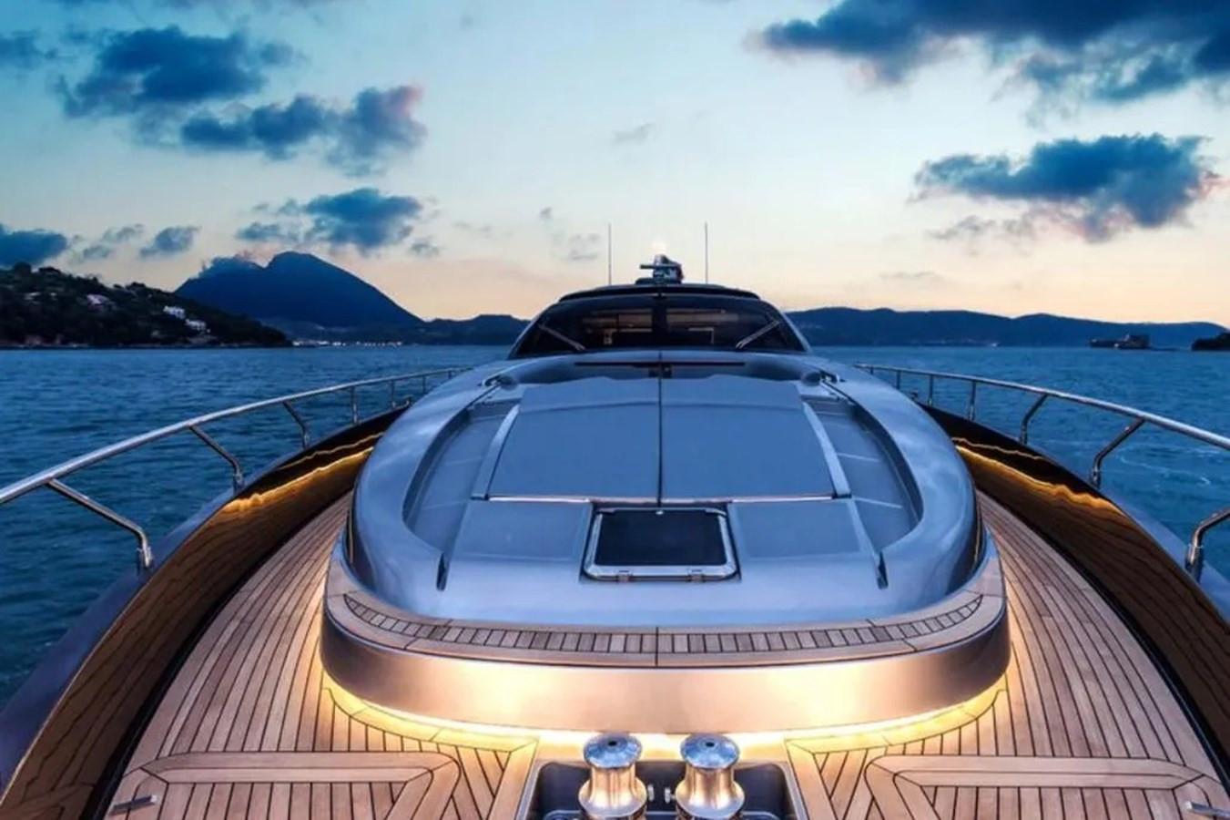 https://arconyachts.ams3.digitaloceanspaces.com/80721/conversions/large_4740917-optimize.jpg