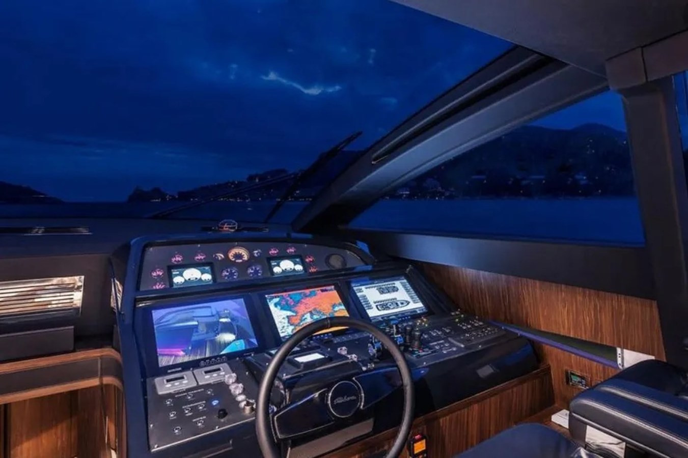 https://arconyachts.ams3.digitaloceanspaces.com/80732/conversions/large_4740921-optimize.jpg