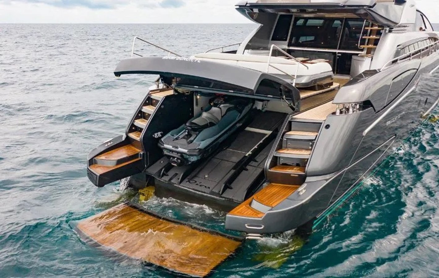 https://arconyachts.ams3.digitaloceanspaces.com/80762/conversions/large_4740932-optimize.jpg