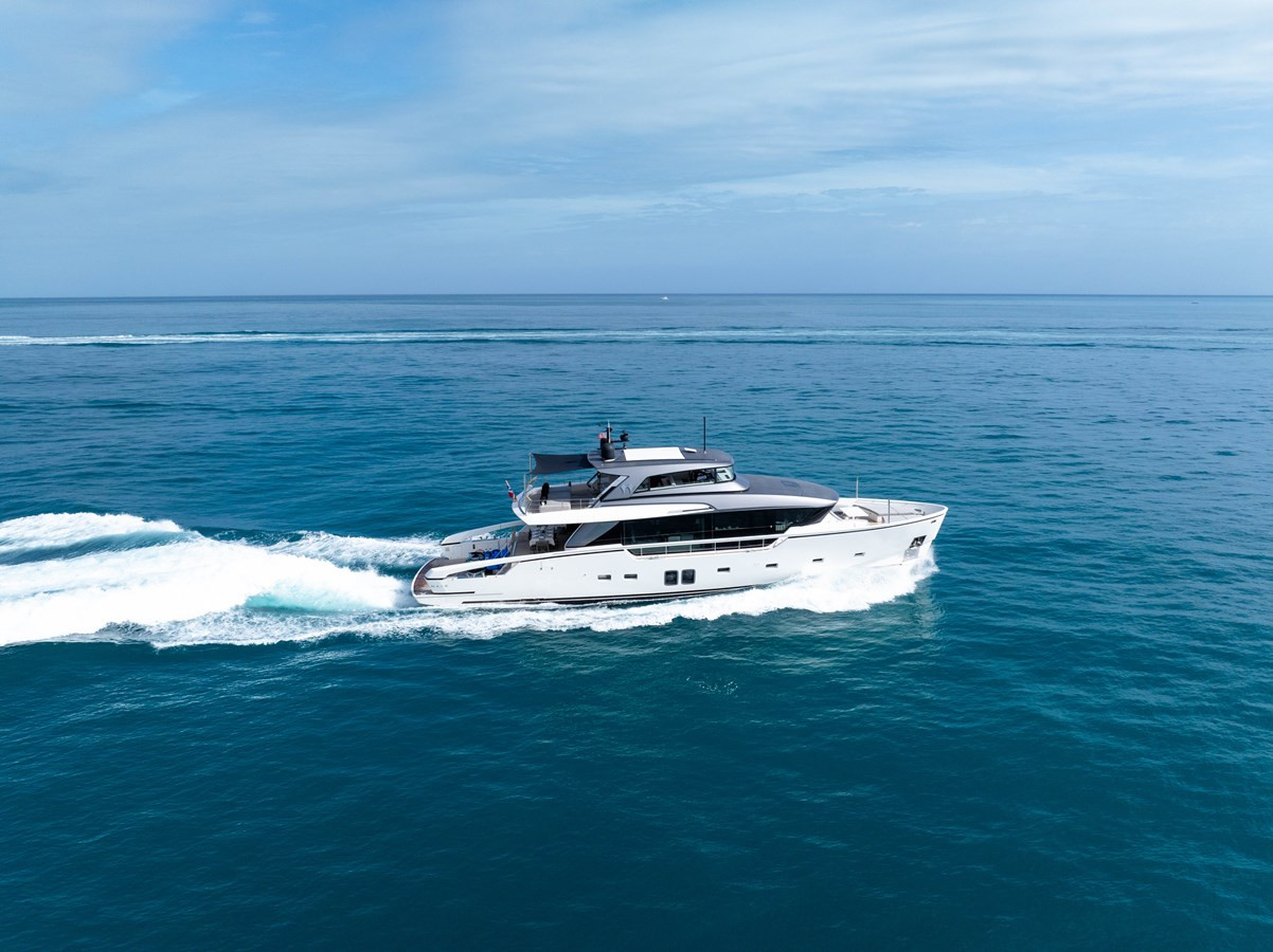 https://arconyachts.ams3.digitaloceanspaces.com/80764/conversions/large_4823071-optimize.jpg