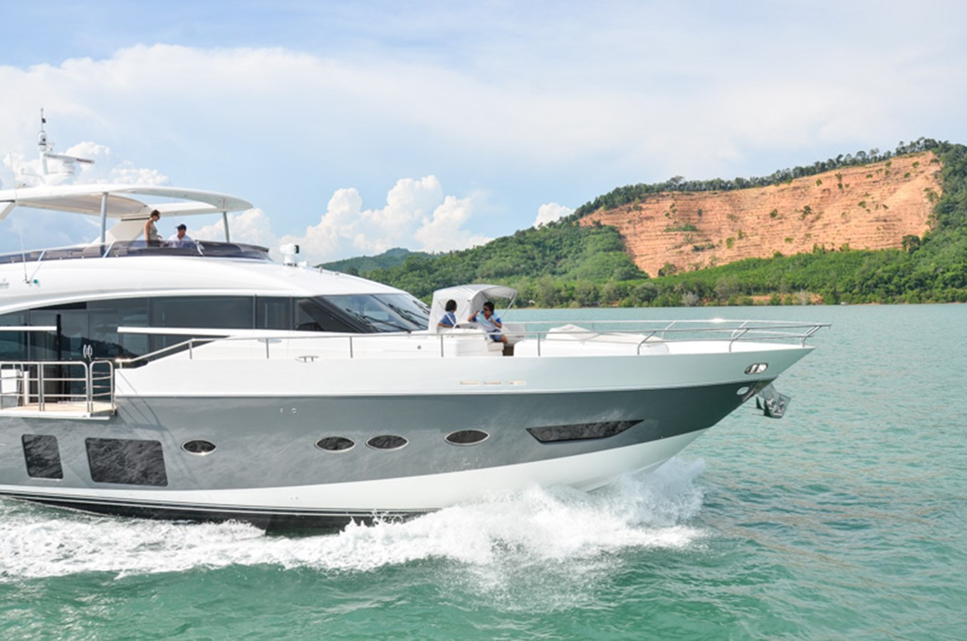 https://arconyachts.ams3.digitaloceanspaces.com/80781/conversions/large_2907754-optimize.jpg