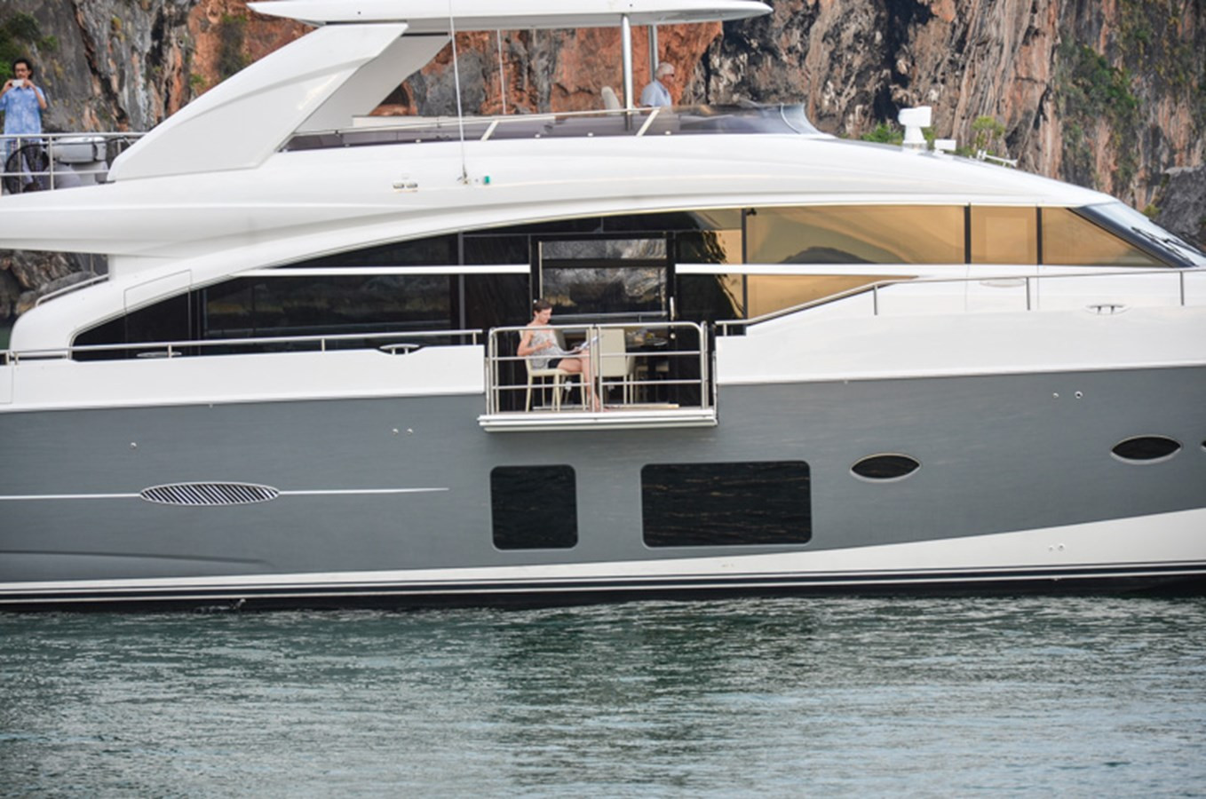 https://arconyachts.ams3.digitaloceanspaces.com/80796/conversions/large_2907759-optimize.jpg