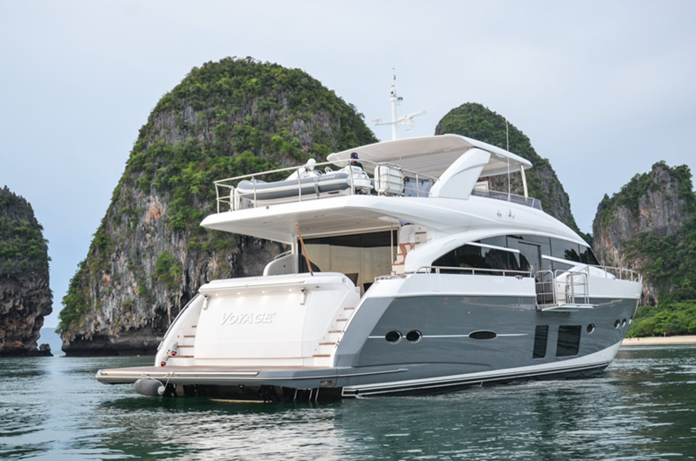https://arconyachts.ams3.digitaloceanspaces.com/80799/conversions/large_2907760-optimize.jpg