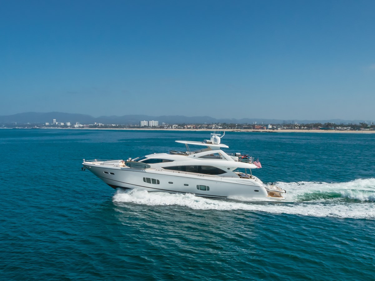 https://arconyachts.ams3.digitaloceanspaces.com/80803/conversions/large_4255130-optimize.jpg