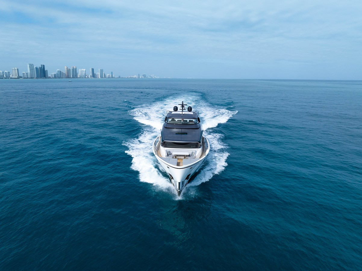 https://arconyachts.ams3.digitaloceanspaces.com/80813/conversions/large_4823091-optimize.jpg