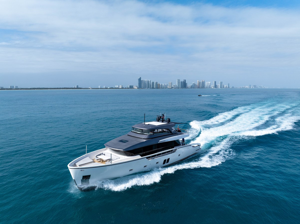 https://arconyachts.ams3.digitaloceanspaces.com/80816/conversions/large_4823092-optimize.jpg