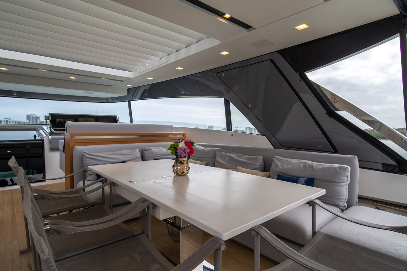 https://arconyachts.ams3.digitaloceanspaces.com/80854/conversions/large_4823109-optimize.jpg