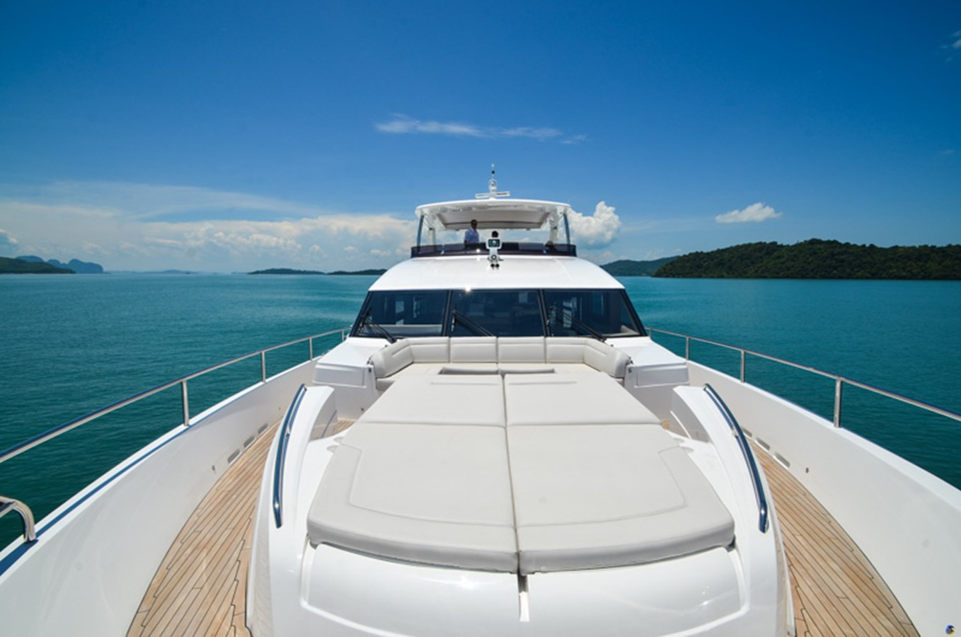 https://arconyachts.ams3.digitaloceanspaces.com/80862/conversions/large_2907781-optimize.jpg