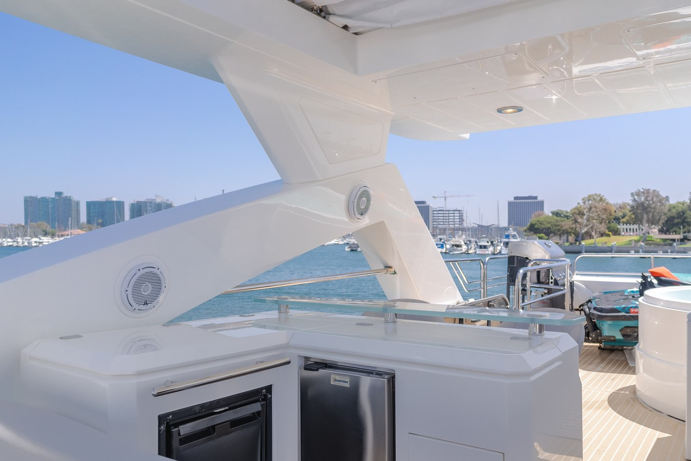 https://arconyachts.ams3.digitaloceanspaces.com/80871/conversions/large_4255152-optimize.jpg