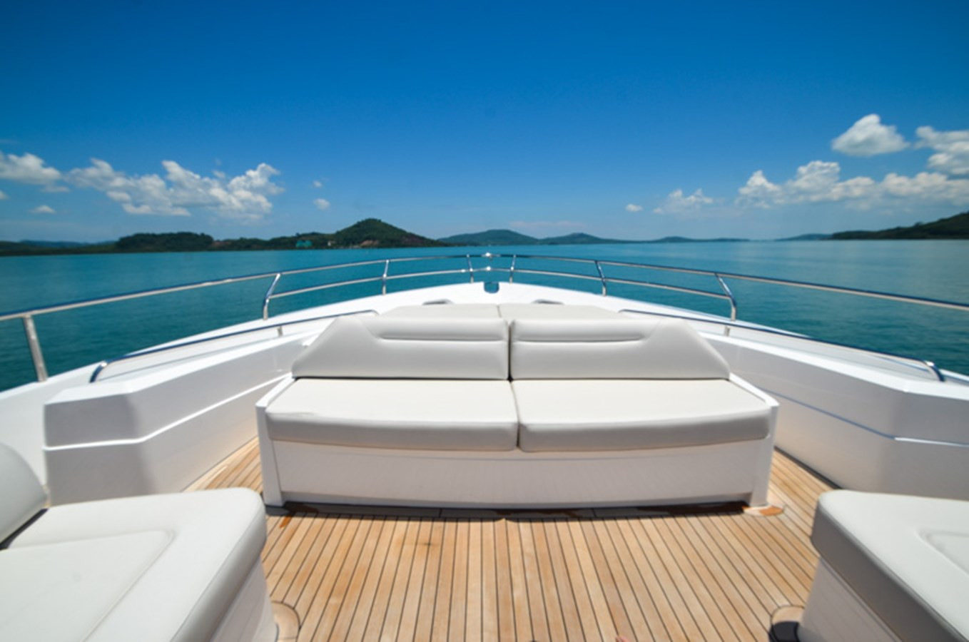https://arconyachts.ams3.digitaloceanspaces.com/80879/conversions/large_2907787-optimize.jpg