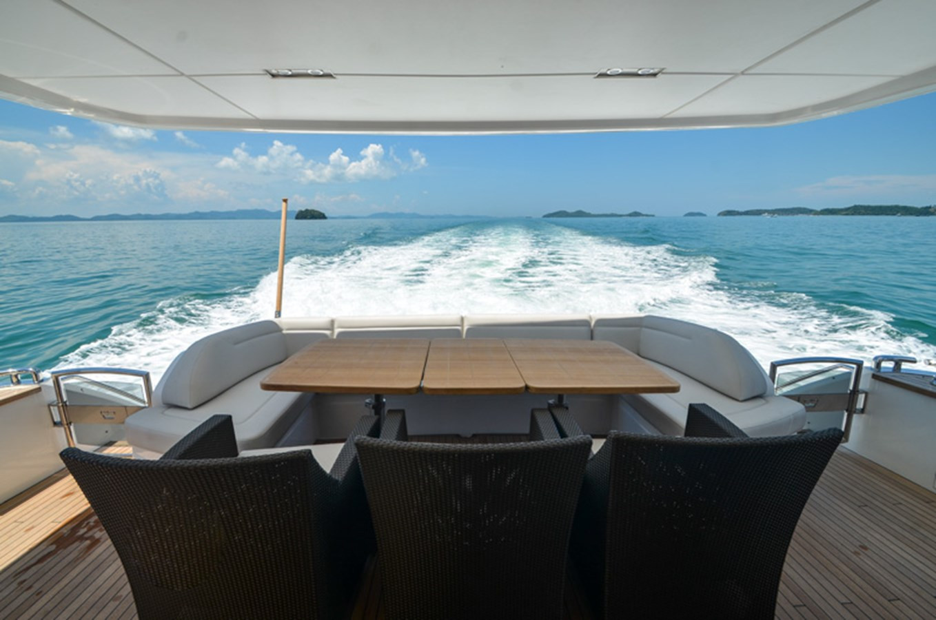https://arconyachts.ams3.digitaloceanspaces.com/80893/conversions/large_2907793-optimize.jpg