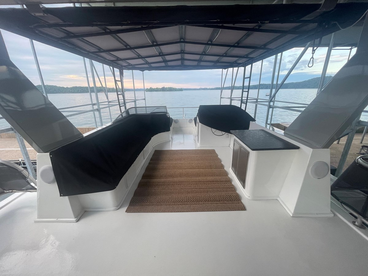 https://arconyachts.ams3.digitaloceanspaces.com/80944/conversions/large_4123958-optimize.jpg
