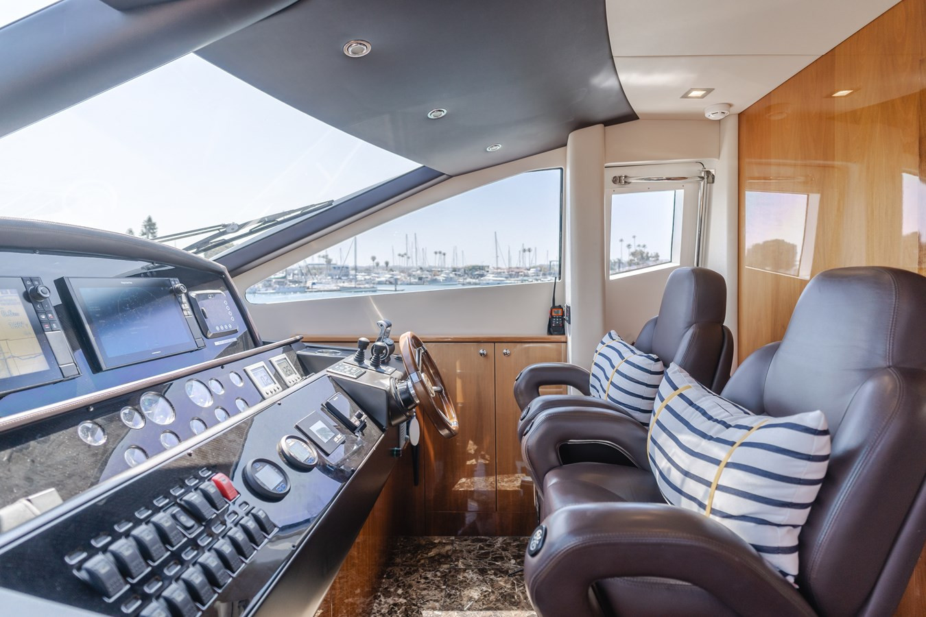 https://arconyachts.ams3.digitaloceanspaces.com/80945/conversions/large_4255179-optimize.jpg