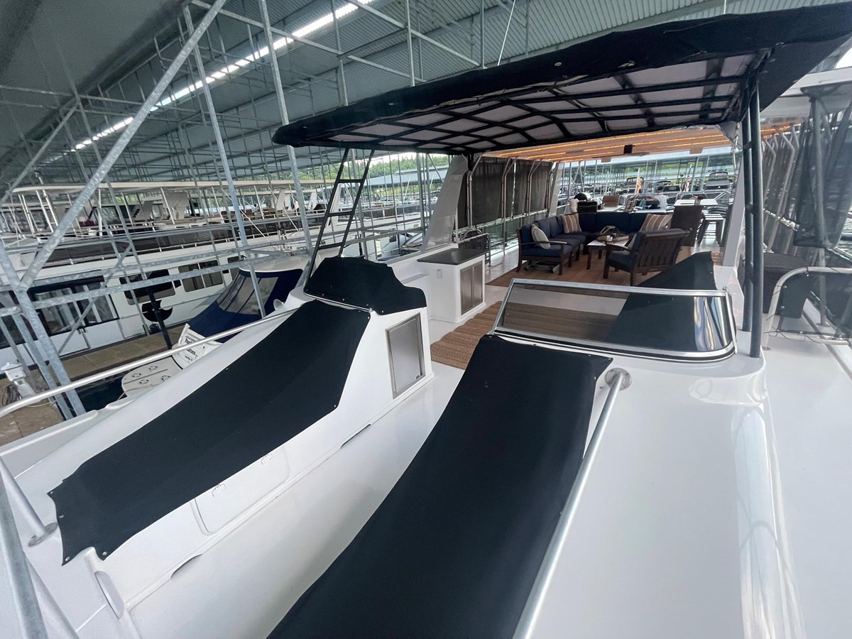 https://arconyachts.ams3.digitaloceanspaces.com/80969/conversions/large_4123968-optimize.jpg